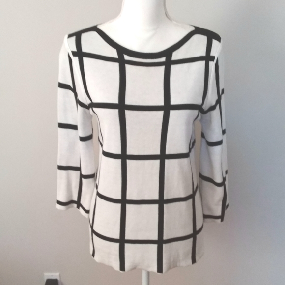 Tahari Sweaters - Tahari Reversible Sweater Black & White Windowpane
